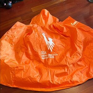 NYRR NYC RR (Road Runner) Marathon warm fleece hooded blanket windbreaker